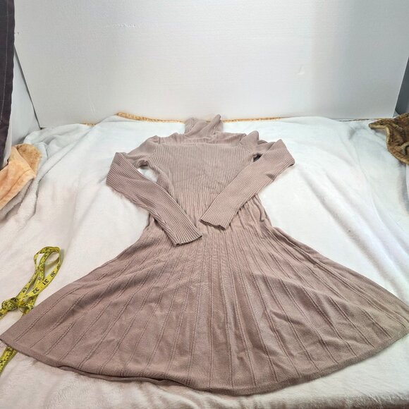 Cozy Ribbed Knit Turtleneck Guess Dress in Beige - Size M - Perfect for Fall! - Picture 13 of 14